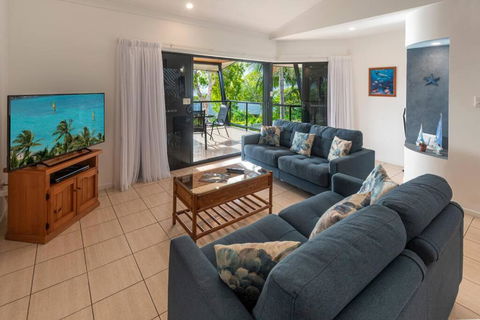 Anchorage 4 & Buggy Hamilton Island - Getaway Accommodation 0