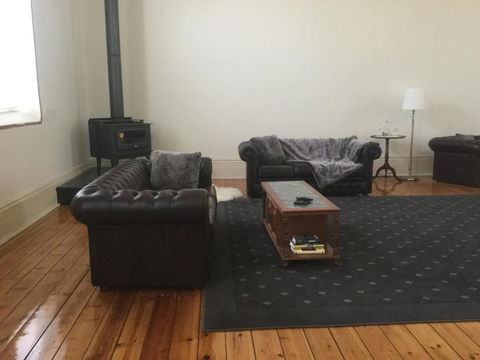 Angaston Masonic Lodge - Getaway Accommodation 1