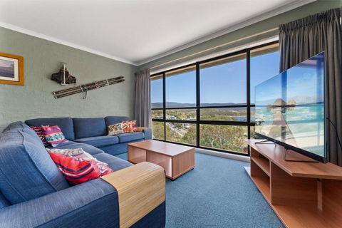 Alpine Mountain View 18 - 4BR L Mountain Views L Swimming Pool L Air-Con L WiFi - Getaway Accommodation 0
