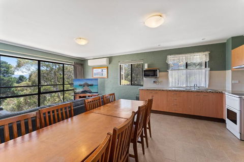 Alpine Mountain View 18 - 4BR L Mountain Views L Swimming Pool L Air-Con L WiFi - Getaway Accommodation 1