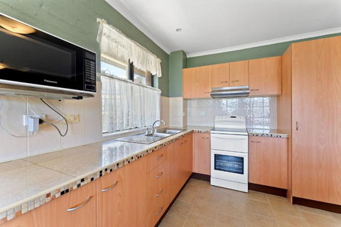 Alpine Mountain View 18 - 4BR L Mountain Views L Swimming Pool L Air-Con L WiFi - Getaway Accommodation 3