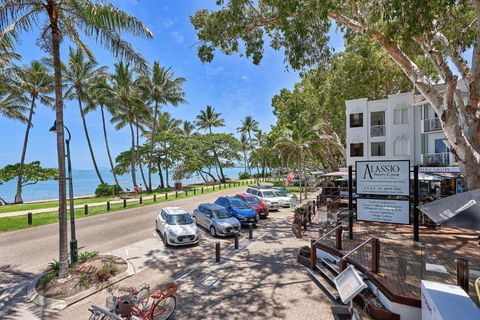 Alassio Apartments With Direct Pool Access Palm Cove - Getaway Accommodation 4