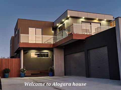 Alogara House, Modern, 6 Bedrooms With Hot Tub And Views - Getaway Accommodation 0