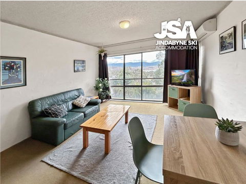 Alpine Mountain View Kirwan 10 - Getaway Accommodation 0