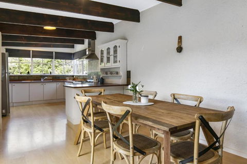 An Entertainers Oasis - Fun Home With Pool Table, Arcade Game, Basketball Ring - Getaway Accommodation 1
