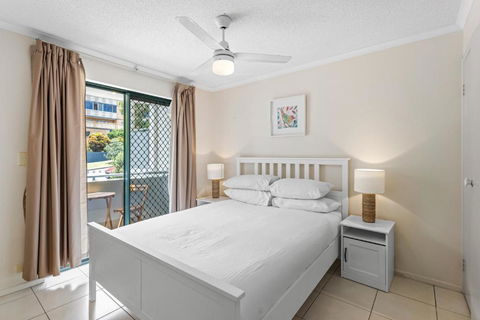 Albion Convenient Hideaway With Parking & Balcony - Getaway Accommodation 1