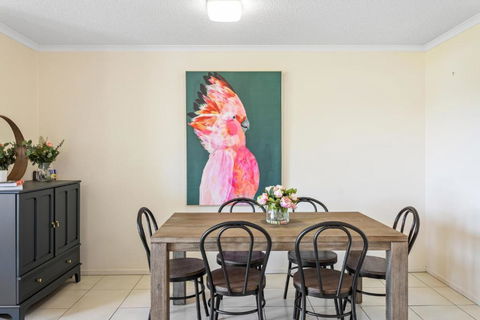 Albion Convenient Hideaway With Parking & Balcony - Getaway Accommodation 3