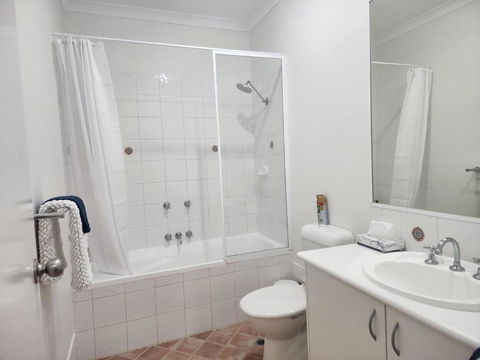Apartment In Apollo Quays Resort With Shared Jetty - Getaway Accommodation 2