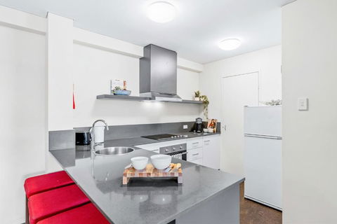 Apartment With City Views In East Perth - Getaway Accommodation 3