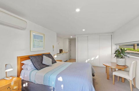 Apollo Blue Oceanview Unit 1- B Free WIFI - Getaway Accommodation 2