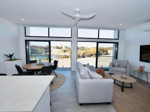 Apt02-The SS James Comrie - Getaway Accommodation 0