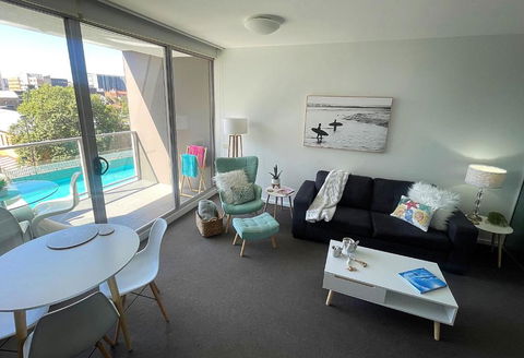 AQUA 306 POOLSIDE Luxury Apartment , Honeysuckle, NEWCASTLE FREE Parking - Getaway Accommodation 4