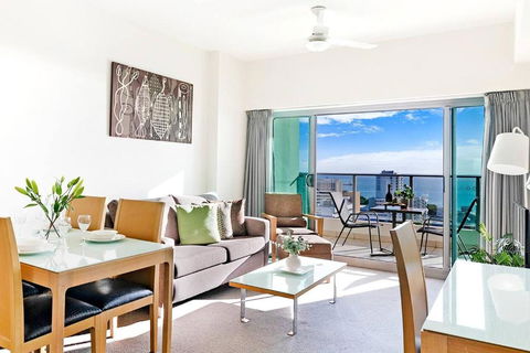 Arafura Suites - Dual-Studio Resort-style Getaway - Getaway Accommodation 0