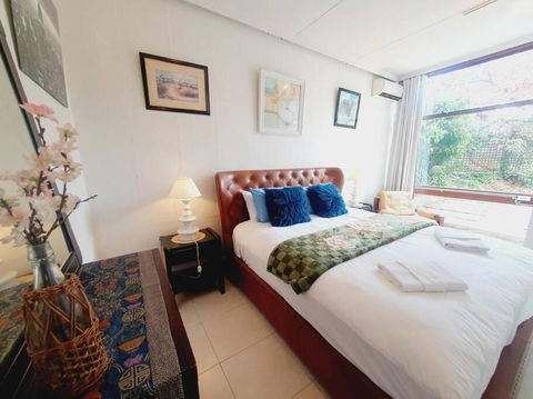 Architectural Bright Open 2B&1B Home With A Private Garden At Yarralumla - Getaway Accommodation 0