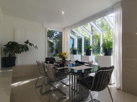 Architectural Comfy 2B&2B Home With A Garden View Close To A Lake And Yarralumla Shopping Centre - Getaway Accommodation 1