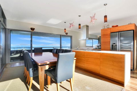 Architectural Design On The Beach - Getaway Accommodation 4