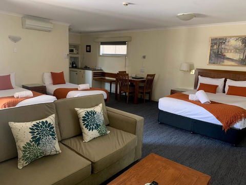 Armidale Pines Motel - Getaway Accommodation 4
