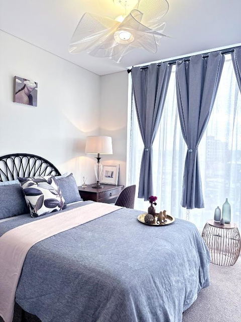 Artistic Sunroom In Granville - Getaway Accommodation 0