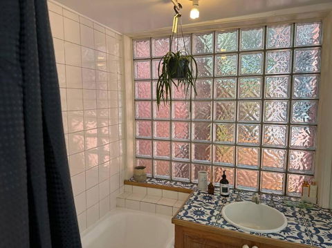 Artsy North Melbourne 2-Bedder - Getaway Accommodation 1