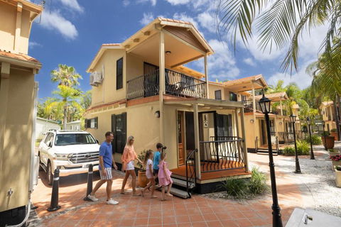 Ashmore Palms Holiday Village - Getaway Accommodation 4