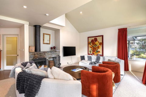 Aspect 5 Chalet A Stones Throw From All Thredbo Has To Offer - Getaway Accommodation 0
