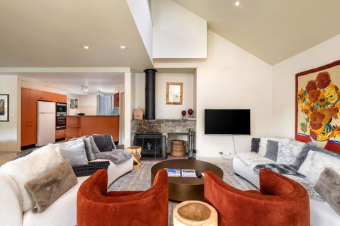 Aspect 5 Chalet A Stones Throw From All Thredbo Has To Offer - Getaway Accommodation 1