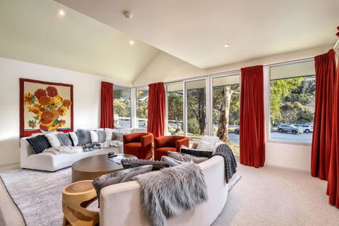 Aspect 5 Chalet A Stones Throw From All Thredbo Has To Offer - Getaway Accommodation 2