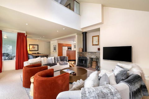 Aspect 5 Chalet A Stones Throw From All Thredbo Has To Offer - Getaway Accommodation 3