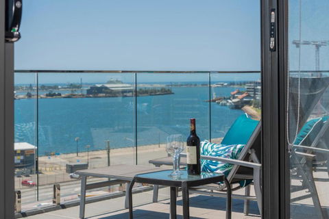 Astra Apartments Newcastle - Getaway Accommodation 4