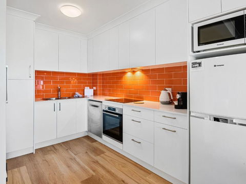 Astrids At Central Park - 2BR L Lake & Mountain Views L Central Location L WiFi - Getaway Accommodation 1