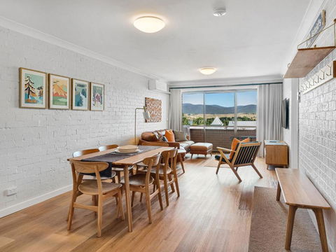 Astrids At Central Park - 2BR L Lake & Mountain Views L Central Location L WiFi - Getaway Accommodation 0