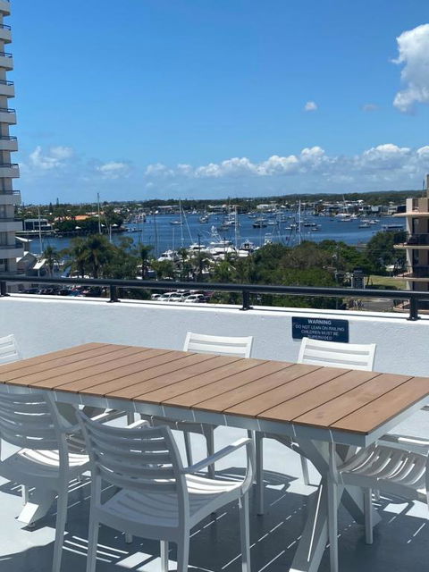 At The Beach Mooloolaba, Private Rooftop With Spa, 50m To Beach, Surfclub And Esplanade - Getaway Accommodation 1