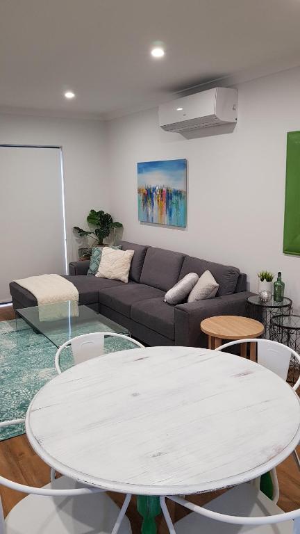 At Home Apartments - Getaway Accommodation 4