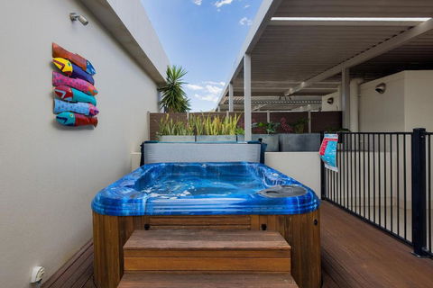 Aura 10 Shoal Bay - Getaway Accommodation 1