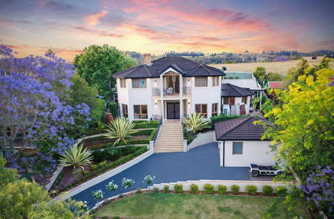Aussie Escape Poolside Comfort And Relaxation - Getaway Accommodation 0