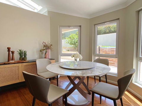 Aussie Escape Poolside Comfort And Relaxation - Getaway Accommodation 4