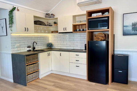 Autumn Beauty - Alpine Cottage 5 - Getaway Accommodation 4