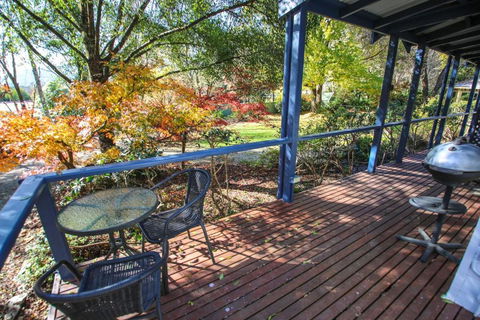 Autumn Leaf Cottage 1 - Getaway Accommodation 0