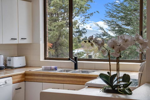 Avalanche 3 - 3BR Apartment L Central Location L Balcony L WiFi - Getaway Accommodation 3