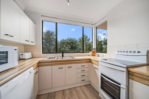Avalanche 3 - 3BR Apartment L Central Location L Balcony L WiFi - Getaway Accommodation 4