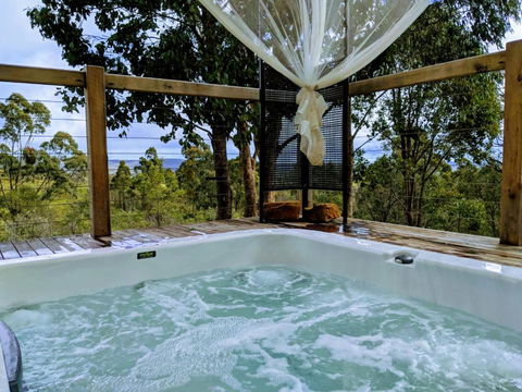 Avalon Private Spa Villa With Beautiful Tree Views - Getaway Accommodation 2