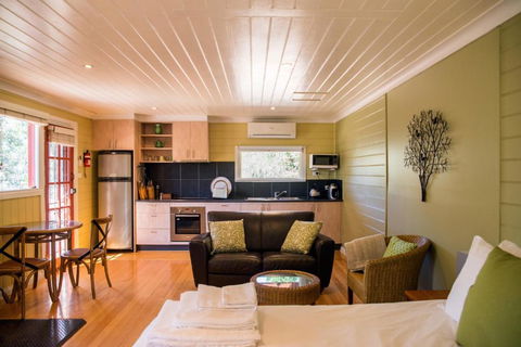 Avalon Private Spa Villa With Beautiful Tree Views - Getaway Accommodation 3