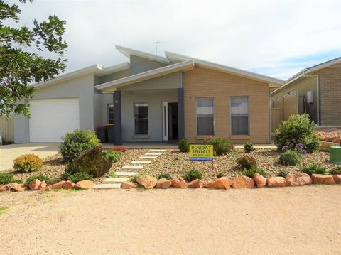 Avella House - Getaway Accommodation 0