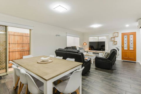 Avenue Family Retreat - Getaway Accommodation 0