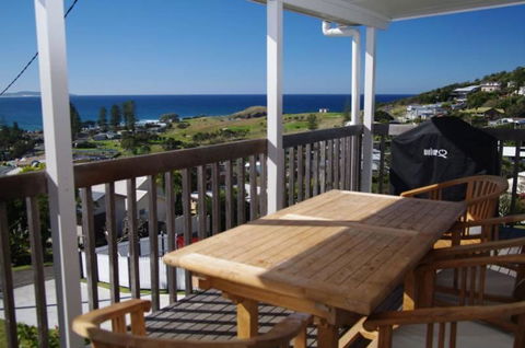 Awesome View, 4 View Street - Getaway Accommodation 1