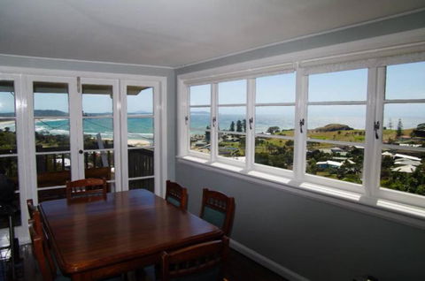 Awesome View, 4 View Street - Getaway Accommodation 2