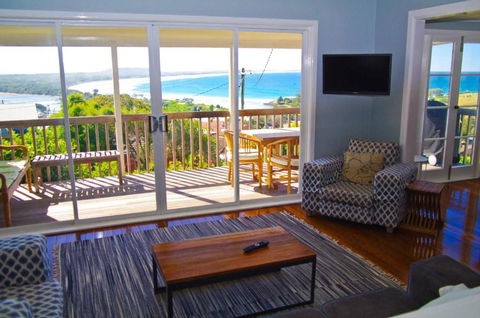 Awesome View, 4 View Street - Getaway Accommodation 0
