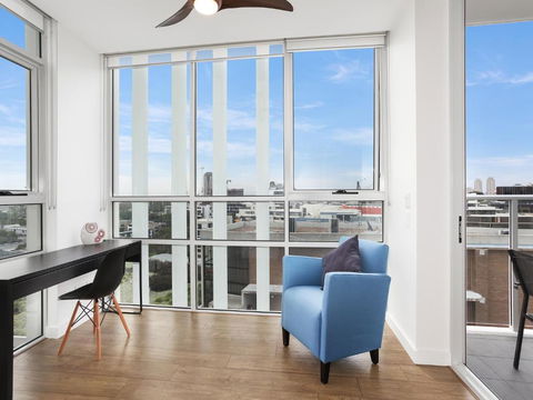 As The Sun Sets - Modern And Spacious 2BR Zetland Apartment Facing The Setting Sun - Getaway Accommodation 3