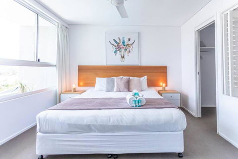 Azure Sea, Oceanviews, Wifi, 2 Pools + Gym - Getaway Accommodation 2
