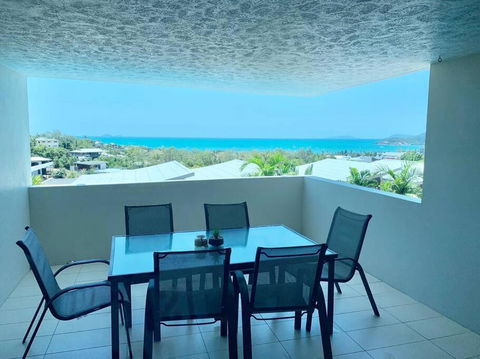 Azure Sea, Oceanviews, Wifi, 2 Pools + Gym - Getaway Accommodation 3
